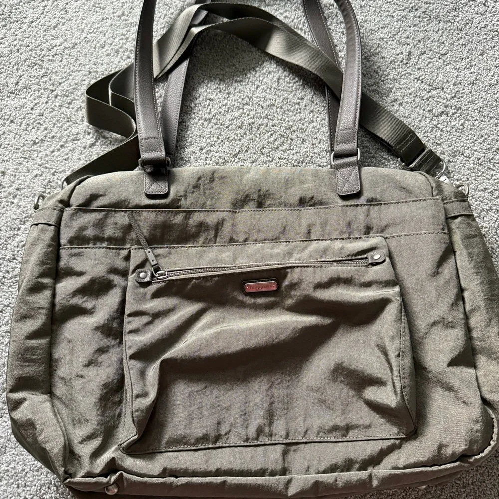 NEWBaggallini Overnight Expandable Laptop Tote With RFID Phone Wristlet Sterling